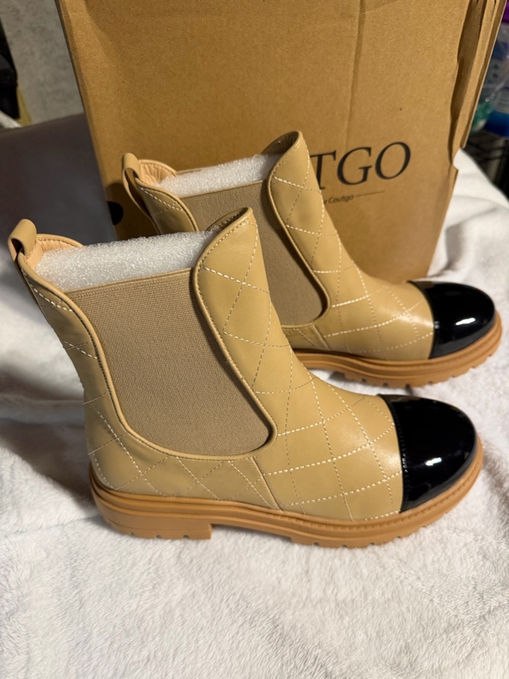 Coutgo Brand new in box Beige Quilted Chelsea Boots with Black Patent Toe size 8